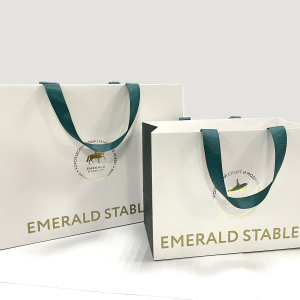 bumazhny-paket-emeraldstables 01